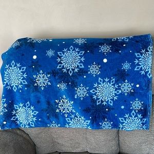 Winter Snowflake Decorative Throw